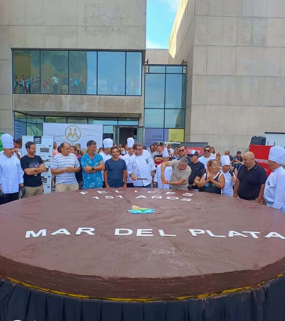 El alfajor más grande de Argentina hecho en Mar del Plata